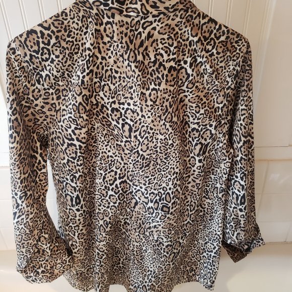 Chico's size 0 No-Iron Animal Print Button Down Blouse - Picture 5 of 5